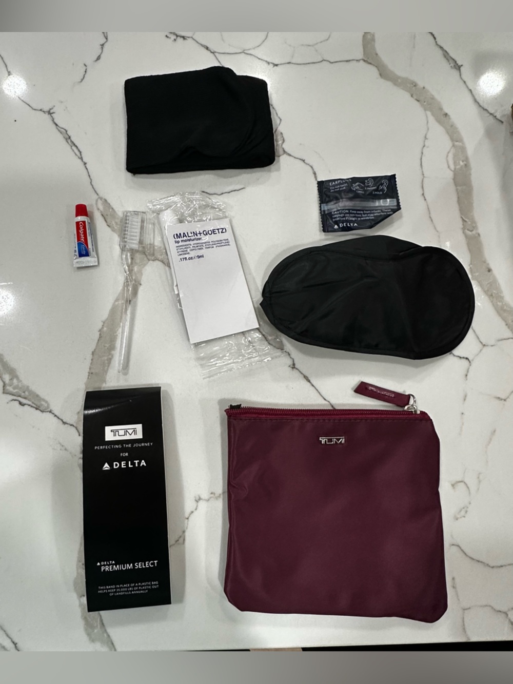 TUMI for Delta Premium Select Amenity Kit Maroon Zipper Pouch New With Band - Picture 4 of 10